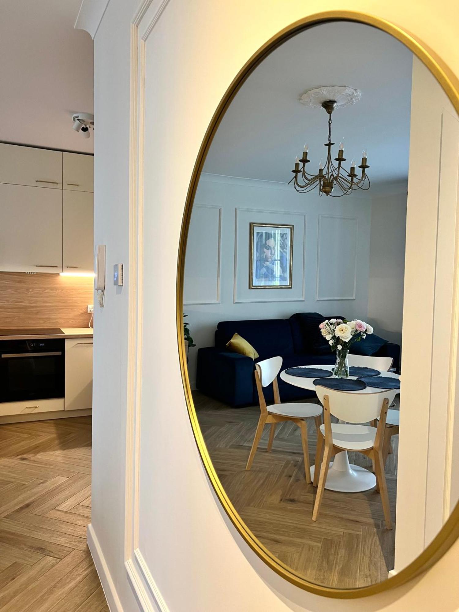 Atrium - Old Town Luxury Apartments - By Upstairs Krakow Bagian luar foto