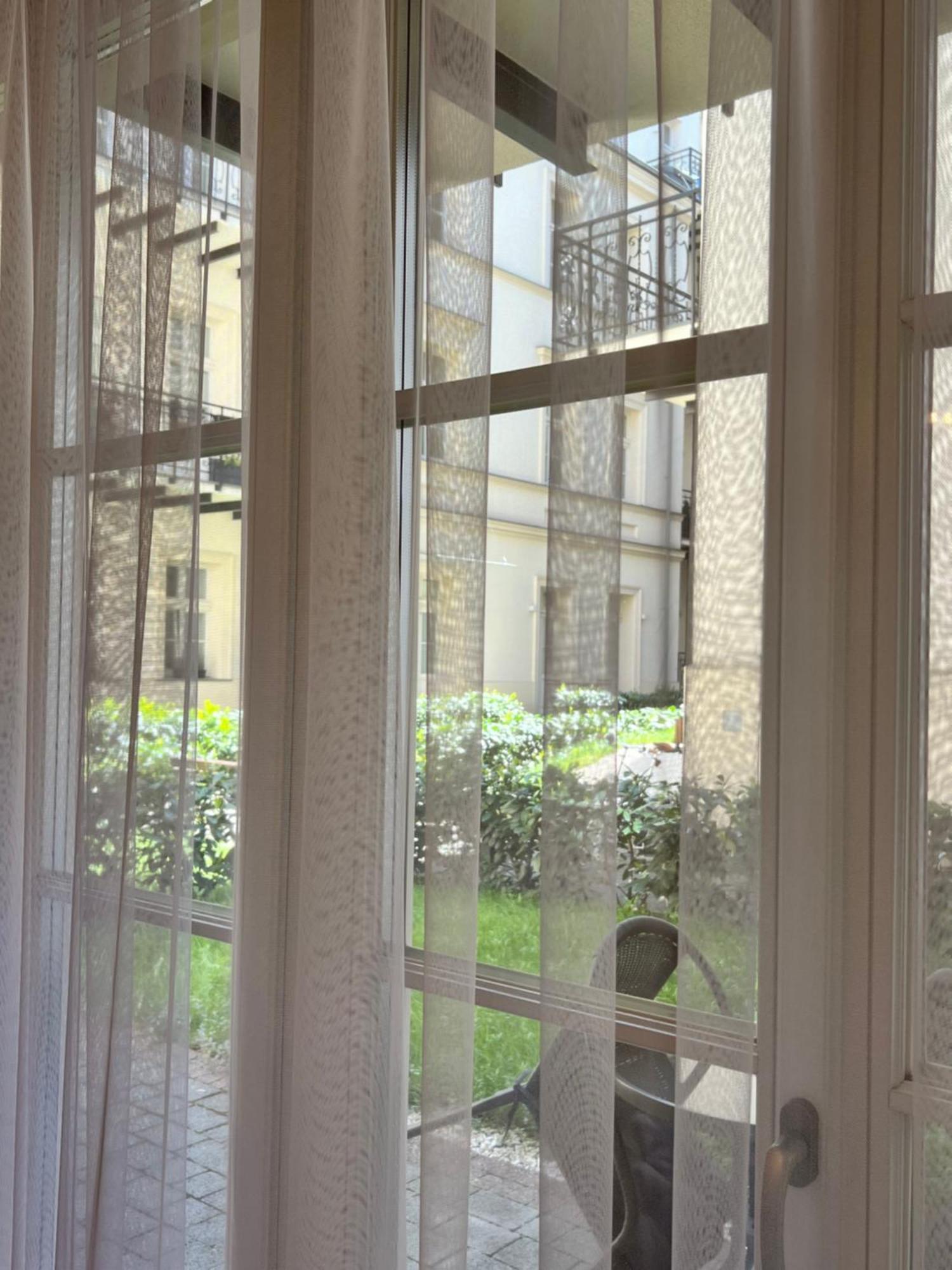 Atrium - Old Town Luxury Apartments - By Upstairs Krakow Bagian luar foto