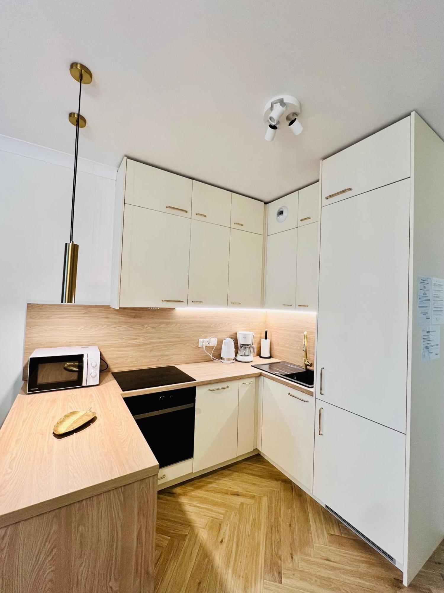 Atrium - Old Town Luxury Apartments - By Upstairs Krakow Bagian luar foto