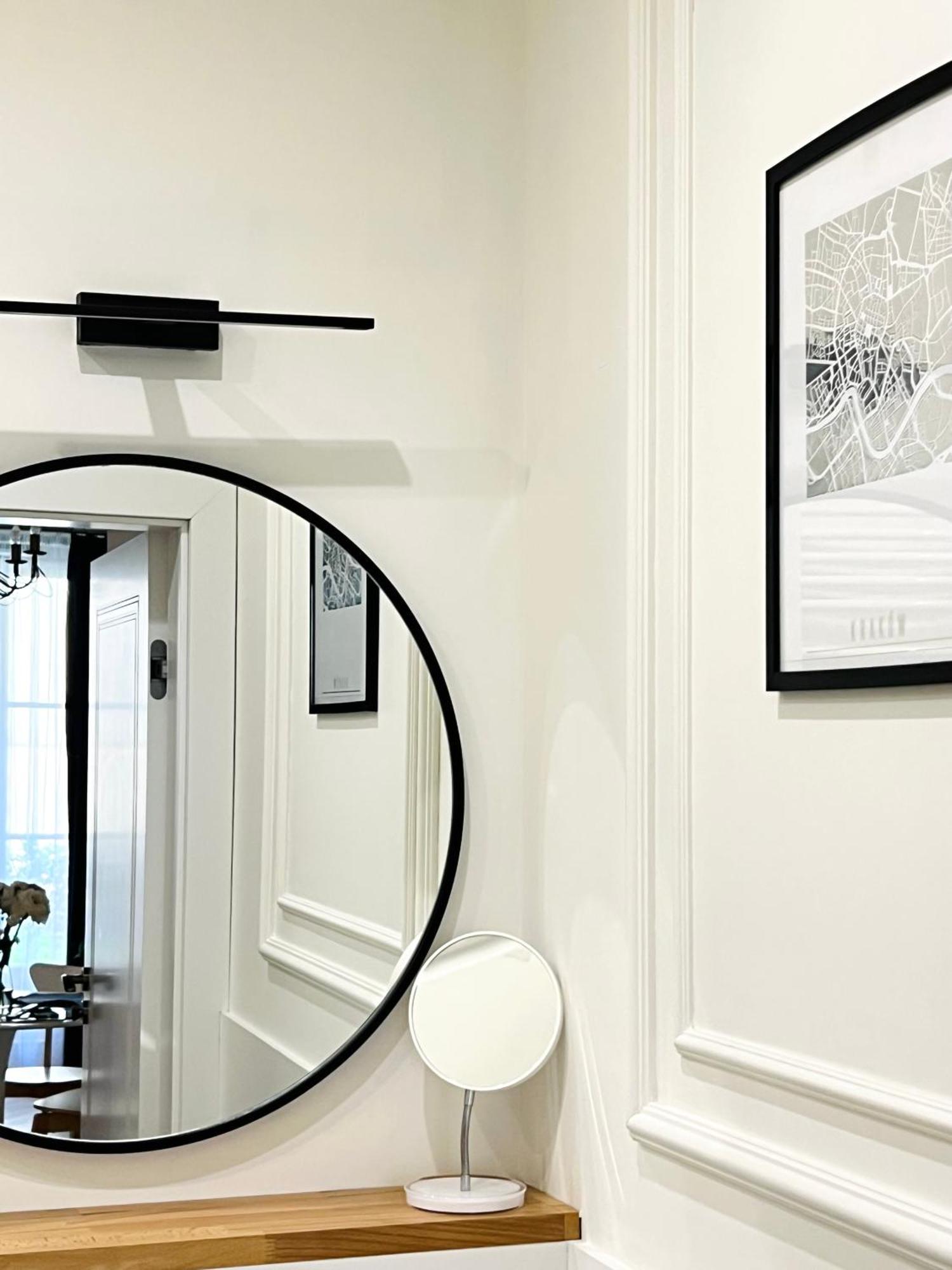 Atrium - Old Town Luxury Apartments - By Upstairs Krakow Bagian luar foto