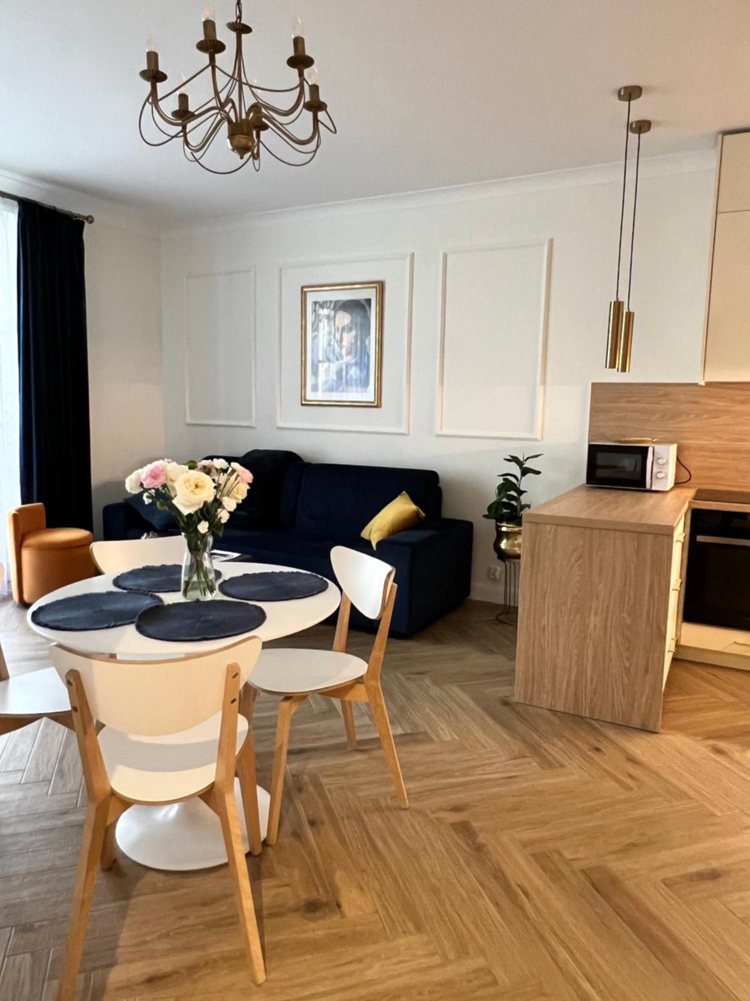 Atrium - Old Town Luxury Apartments - By Upstairs Krakow Bagian luar foto