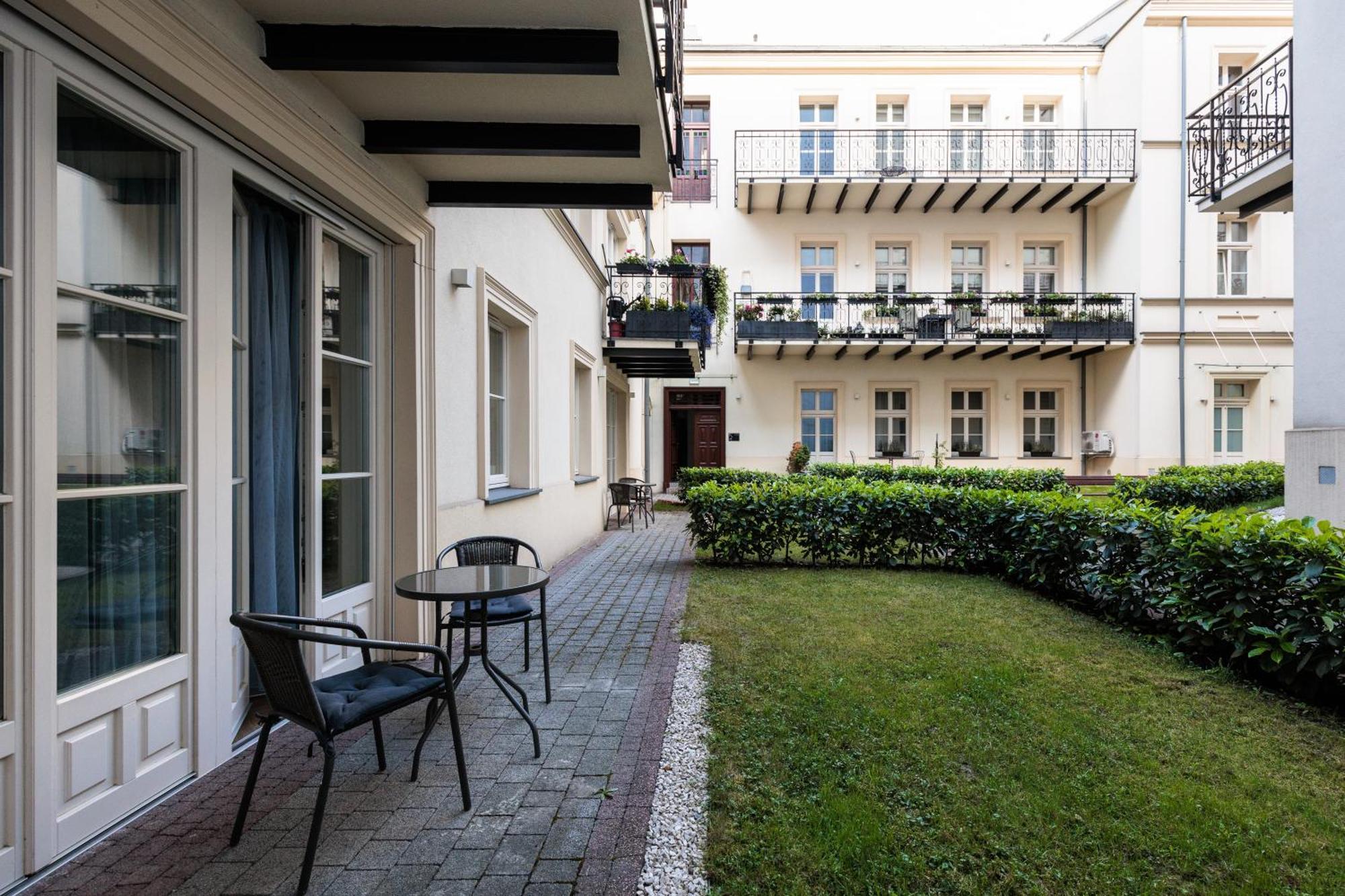 Atrium - Old Town Luxury Apartments - By Upstairs Krakow Bagian luar foto