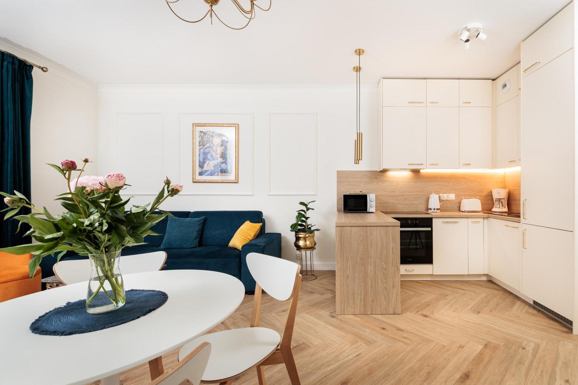 Atrium - Old Town Luxury Apartments - By Upstairs Krakow Bagian luar foto