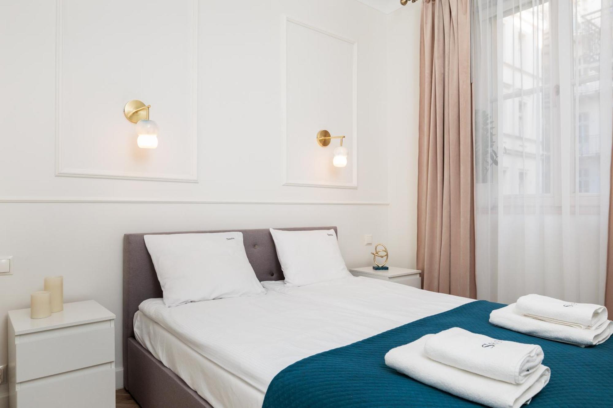 Atrium - Old Town Luxury Apartments - By Upstairs Krakow Bagian luar foto