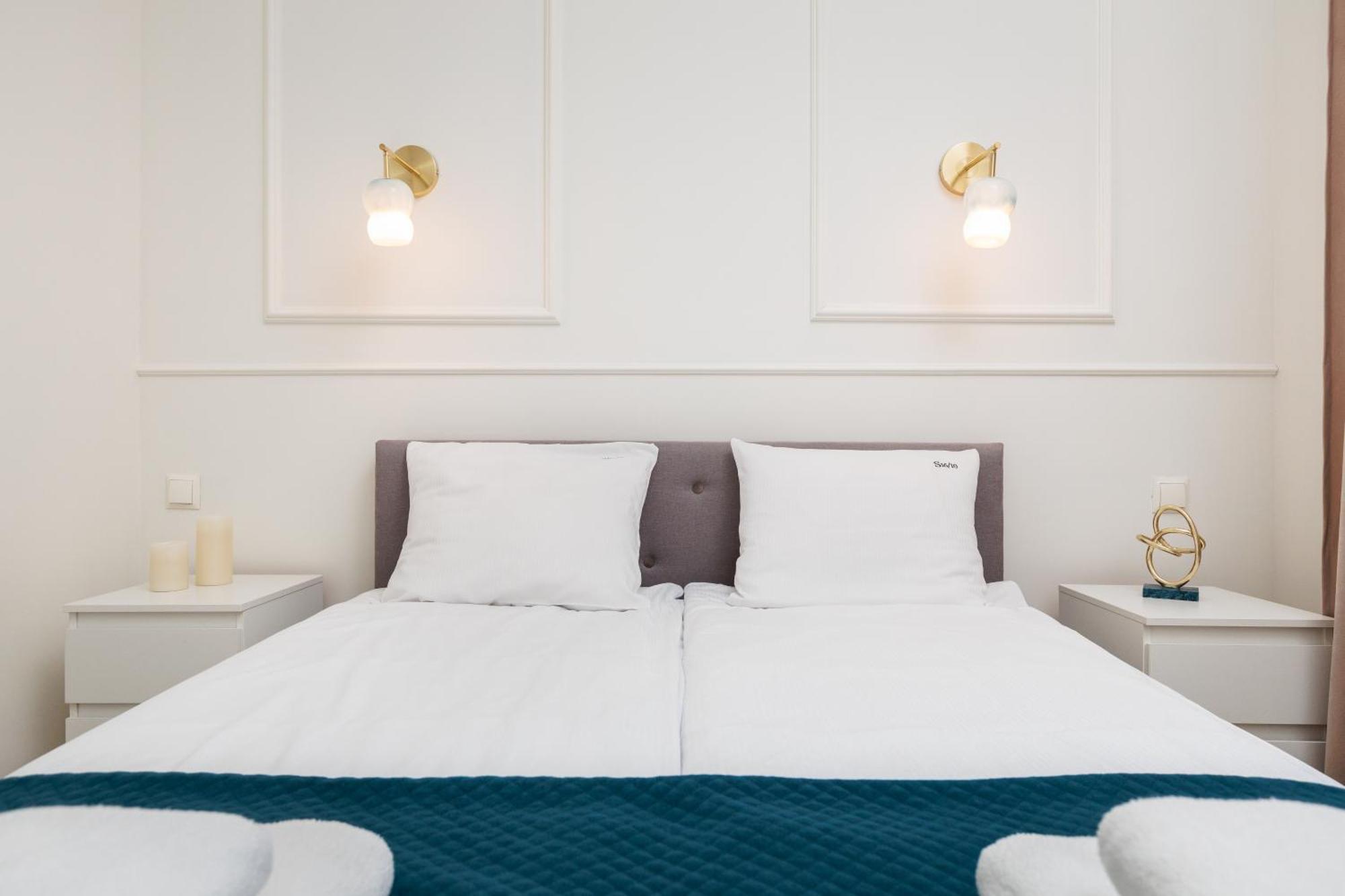 Atrium - Old Town Luxury Apartments - By Upstairs Krakow Bagian luar foto