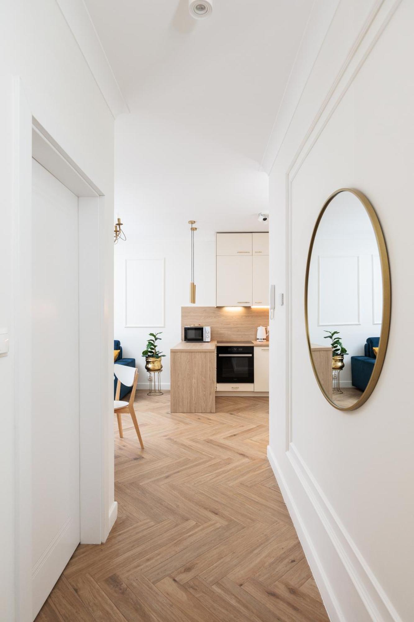 Atrium - Old Town Luxury Apartments - By Upstairs Krakow Bagian luar foto